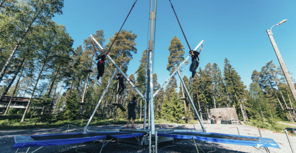 Bungee trampoliini